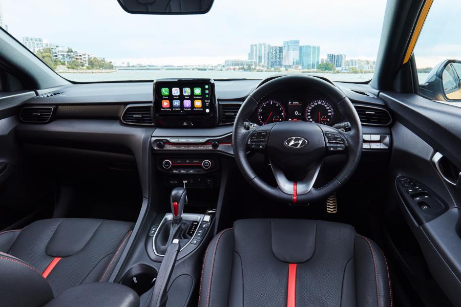 Торпедо Hyundai Veloster Turbo Premium 2019 года  (AU) (фото 35 из 41)